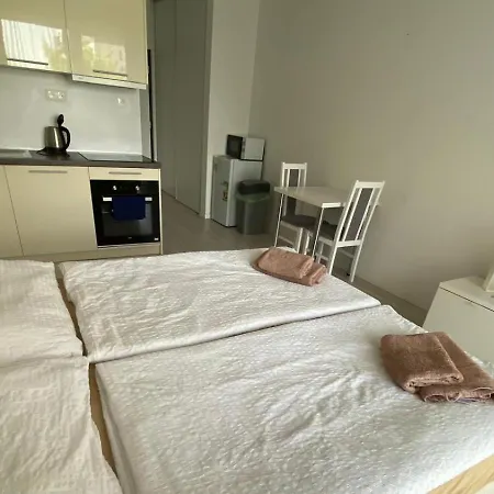 1 With Terrace, Slnecnice, 18b شقة براتسيلافا